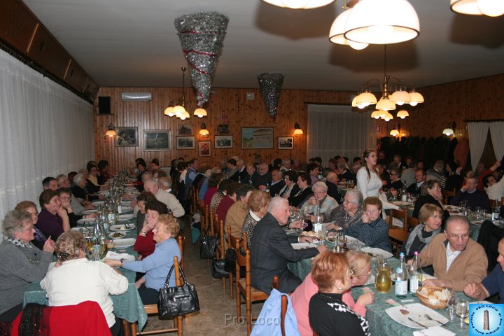 Pranzo Anziani 2011 (26).JPG